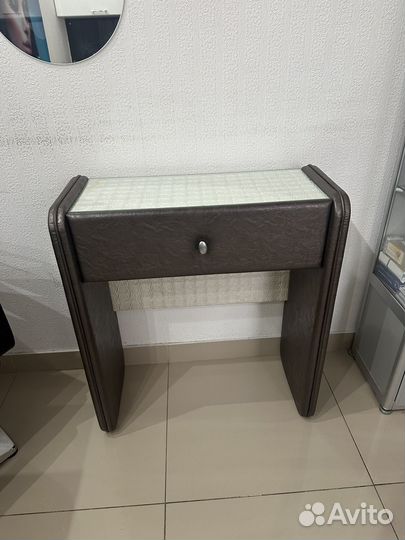 Косметический столик