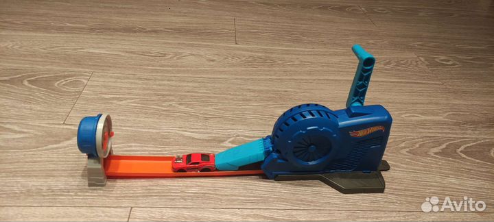 Hot wheels разгонный механизм