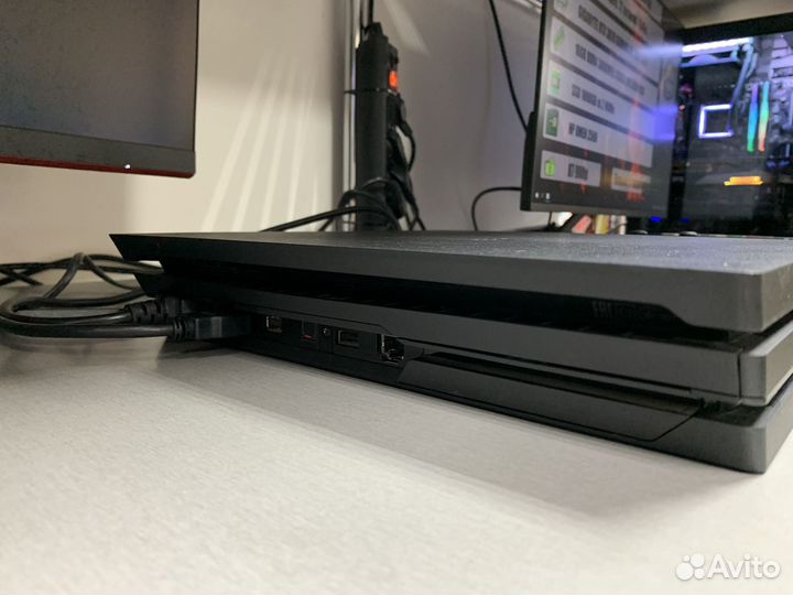 Приставка Sony PS4 PRO + 3 геймпада