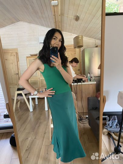 Юбка атласная зеленая