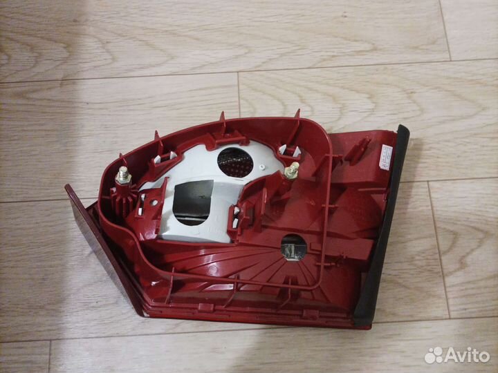 Фонарь задний левый внутренний Jetta 6