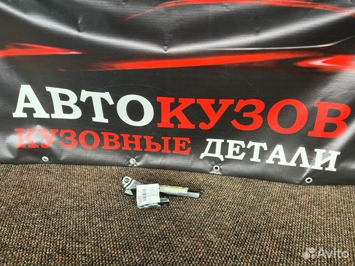 Петля капота правая Mazda 6 GJ 2012-2015