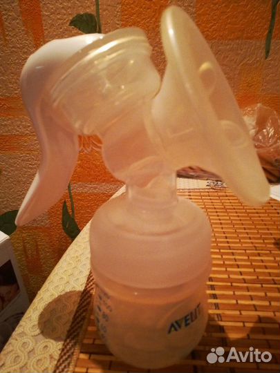 Молокоотсос Авент б/у + накладки на грудь