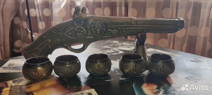 Графин-пистолет, со стопками