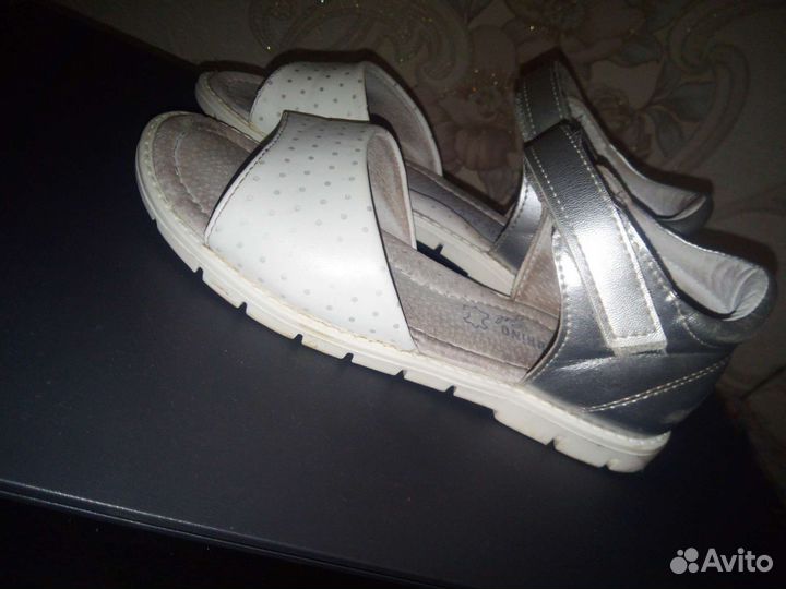 Босоножки кожаные р. 32