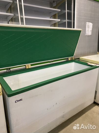 Ларь морозильный с глухой крышкой Снеж