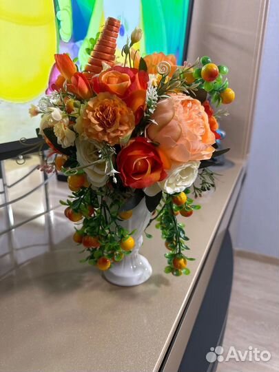 Компазицыя из искуственных цветов