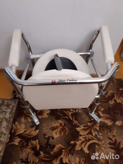 Кресло туалет на колесах