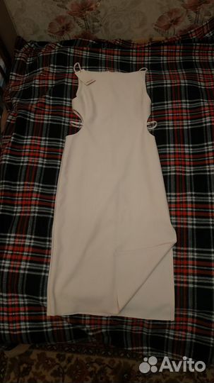 Платье с вырезами на талии