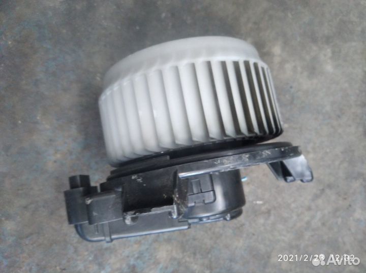 Мотор печки на Toyota bB