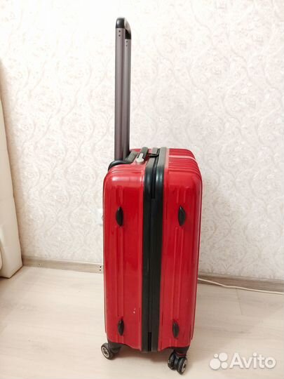 Чемодан на колесах abs пластик 66х40х29