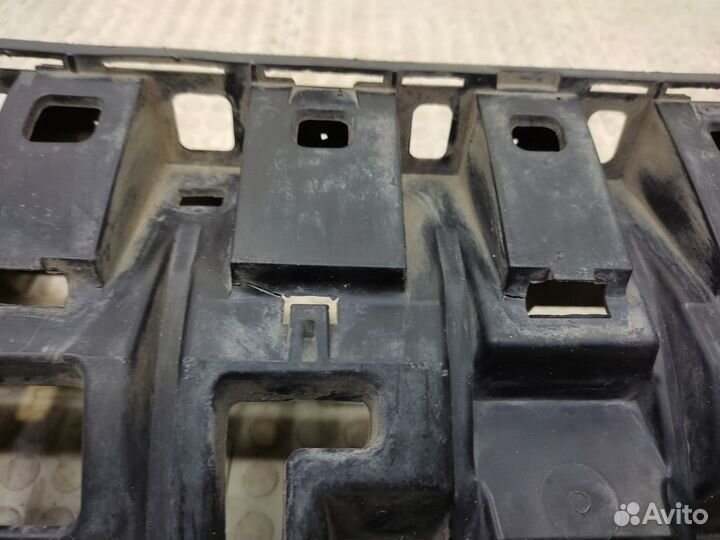 Кронштейн бампера задний Mercedes-Benz E-Class