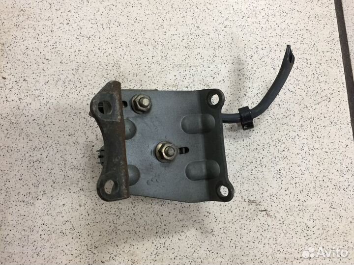 Клапан вакуумный Mitsubishi Montero Sport 1