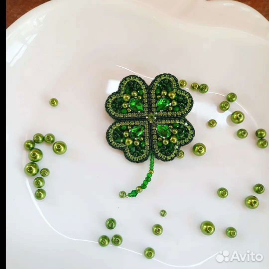 Брошь из бисера