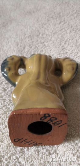 Моголия 1988 г. Статуэтка фарфоровая