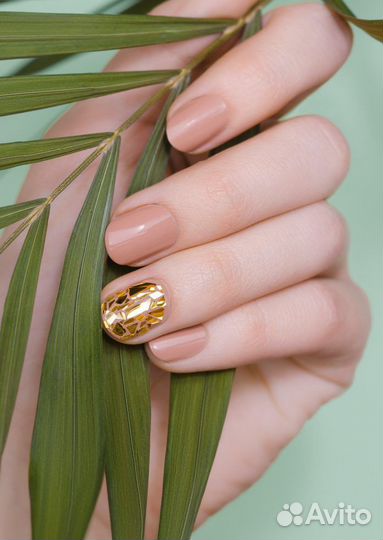 Модель на маникюр