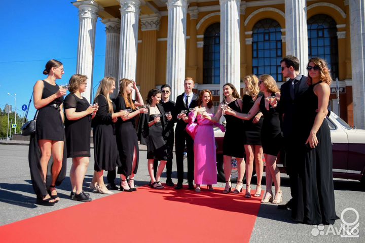 Красная ковровая дорожка