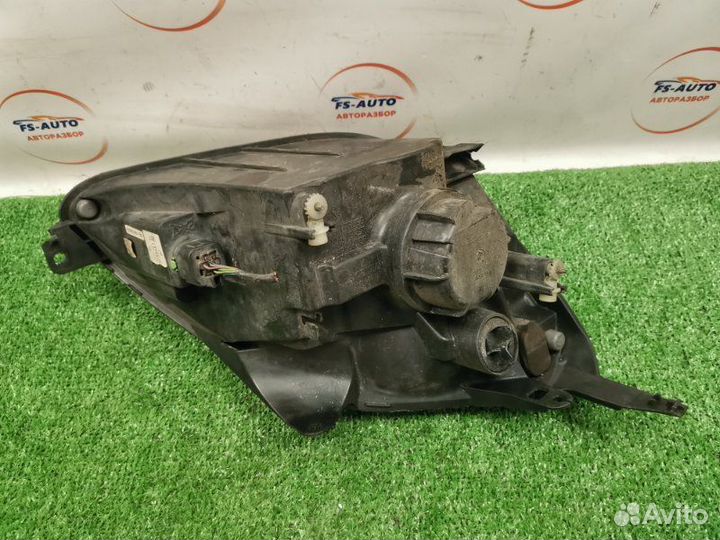 Фара галогеновая передняя левая Ford Fiesta MK5