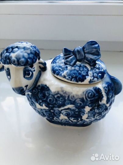 Керамическая подарочная емкость для чая