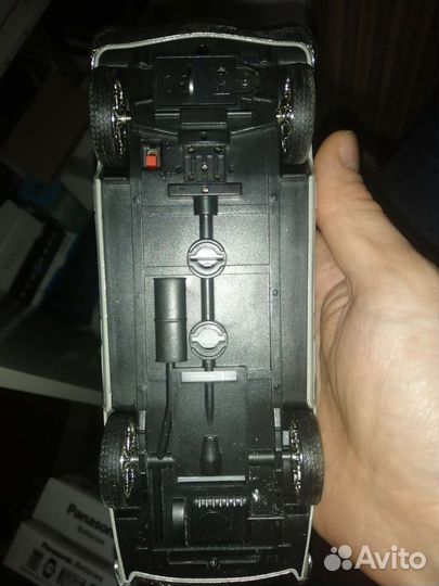 Модель автомобиля заводная