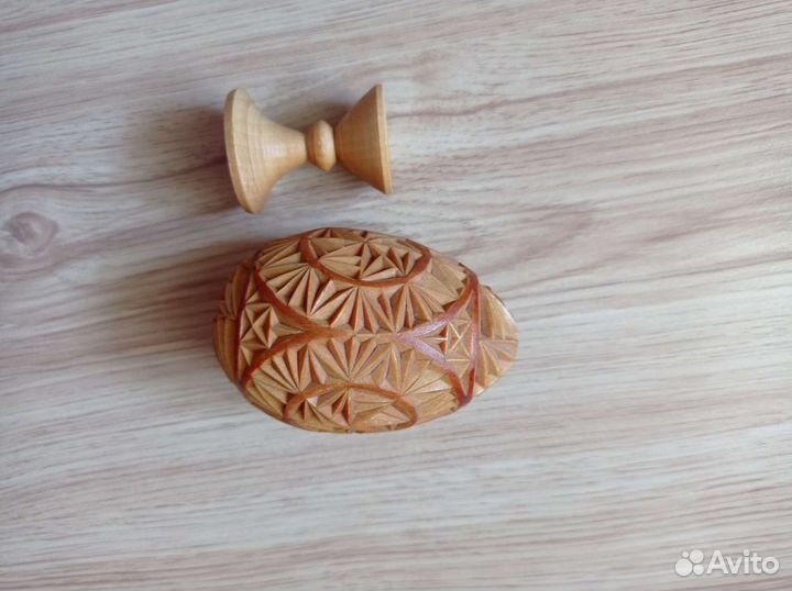 Деревянное резное яйцо