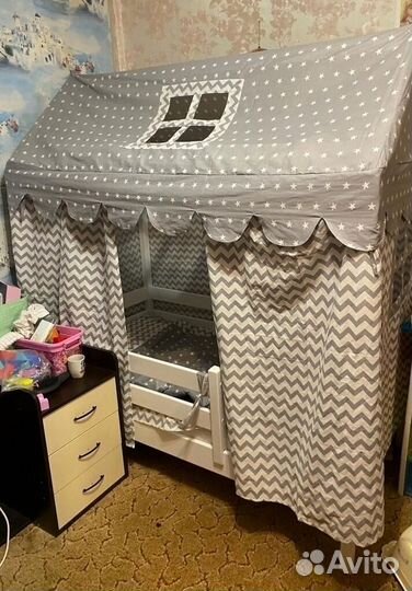 Кровать детская в виде Домика новая