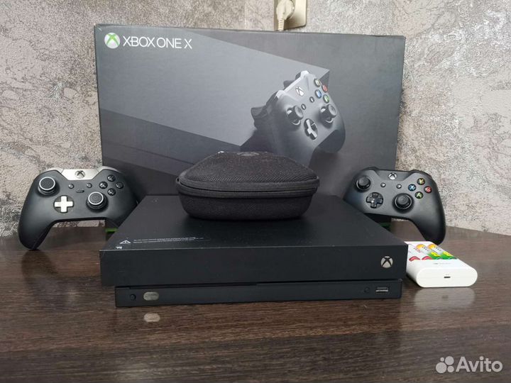 X-Box One X 4K/1Tb 2 Геймпада