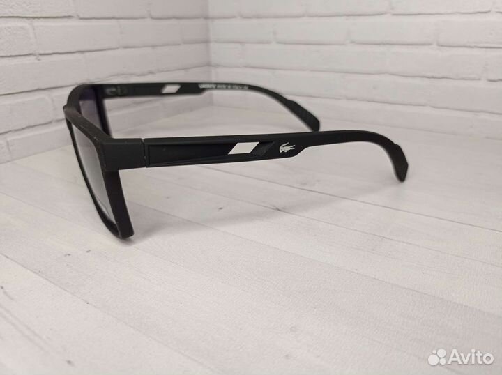 Солнцезащитные очки lacoste