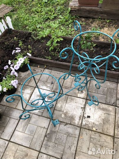 Подставка под цветы кованая