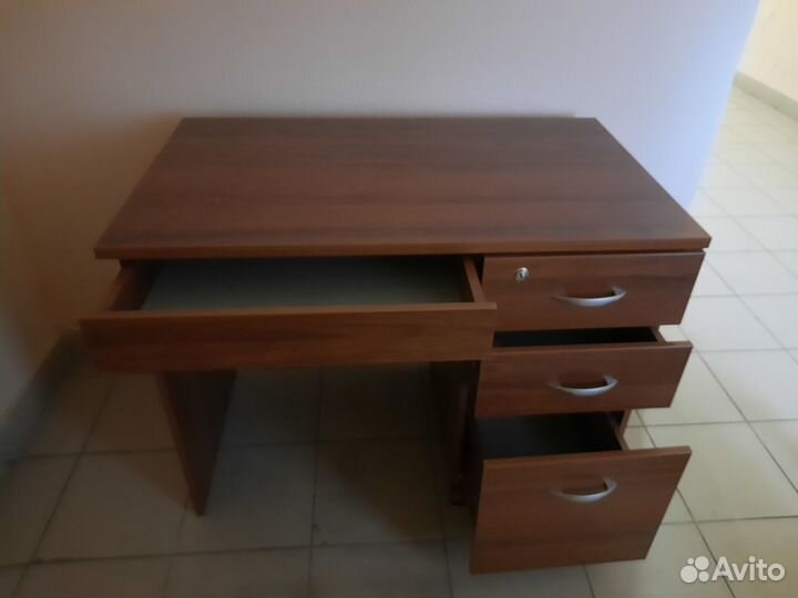 Стол письменный