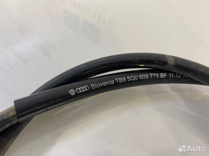 Трос ручника задний левый Skoda Octavia (A7) 5E5