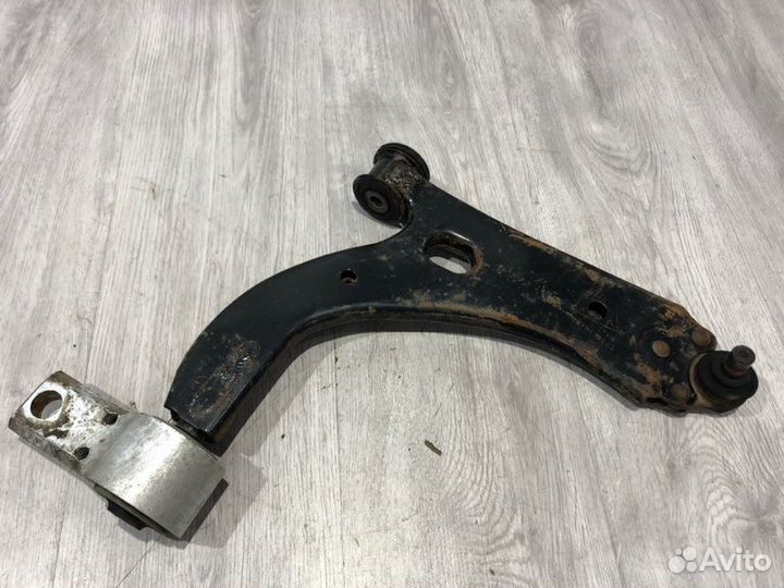 Рычаг передний правый Ford Fiesta MK5 fyja 2005