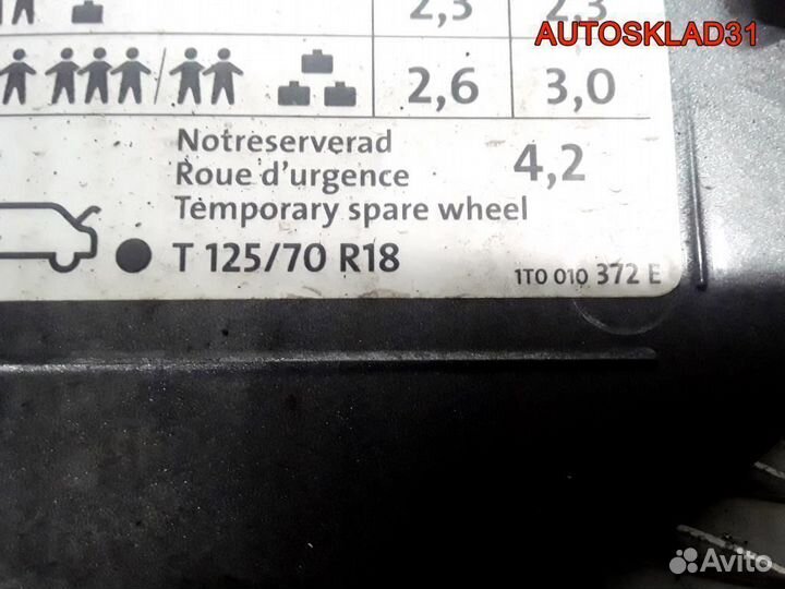 Лючок бензобака Volkswagen Touran 1T0809857 Дизель