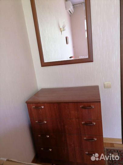 Комод с зеркалом