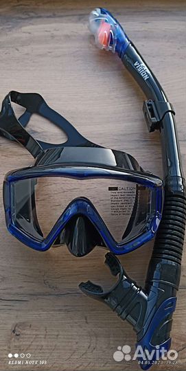 Маска с трубкой для подводного плавания