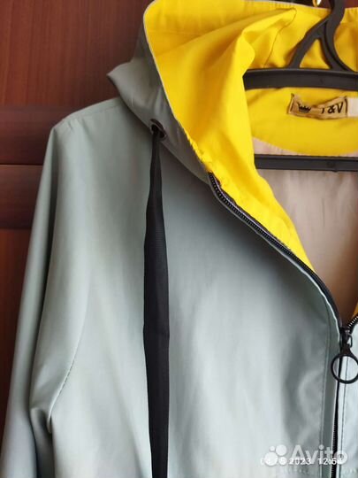 Ветровка женская