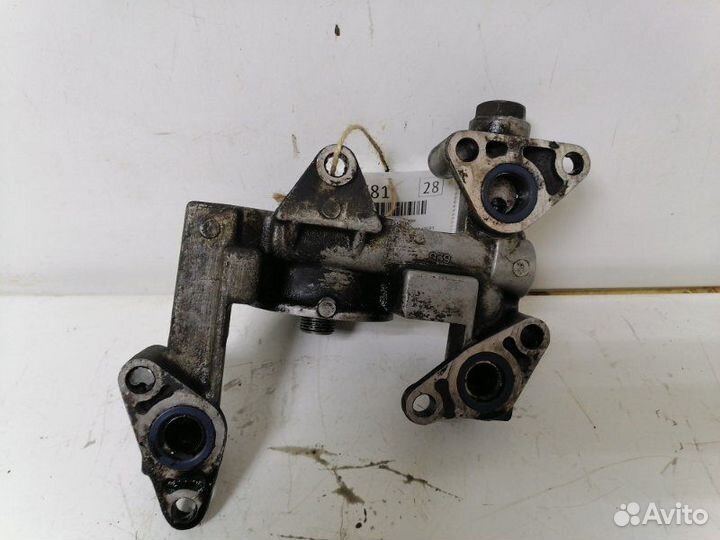 Кронштейн масляного фильтра Nissan Urvan E24 TD23