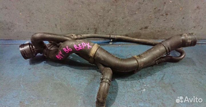 Патрубок охлаждения верхний Volkswagen Passat B6