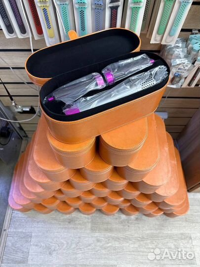 Фен Dyson в кейсе