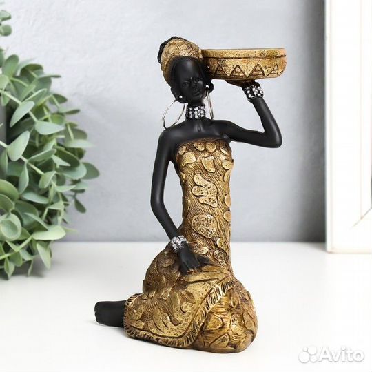 Сувенир полистоун подсвечник 'Африканка в золотом