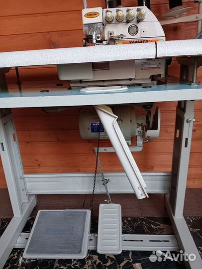 Швейная машинка с оверлоком