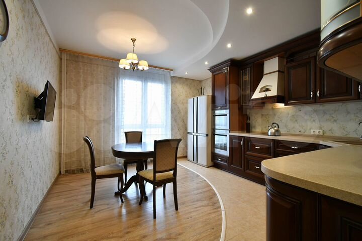 3-к. квартира, 117 м², 4/10 эт.