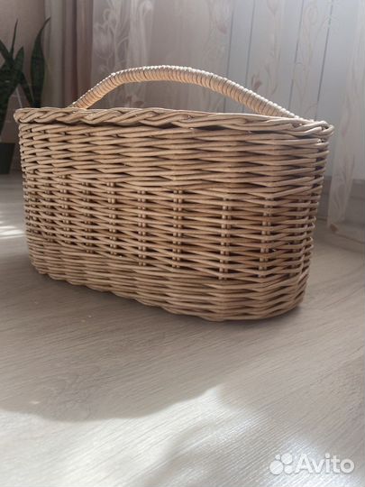 Корзина плетеная из бумажной лозы