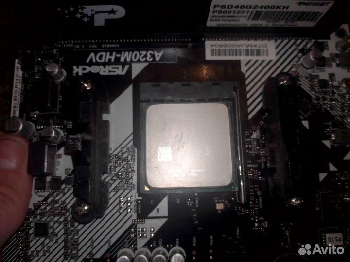 Материнская плата с процессором и памятью