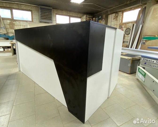 Стойка ресепшн