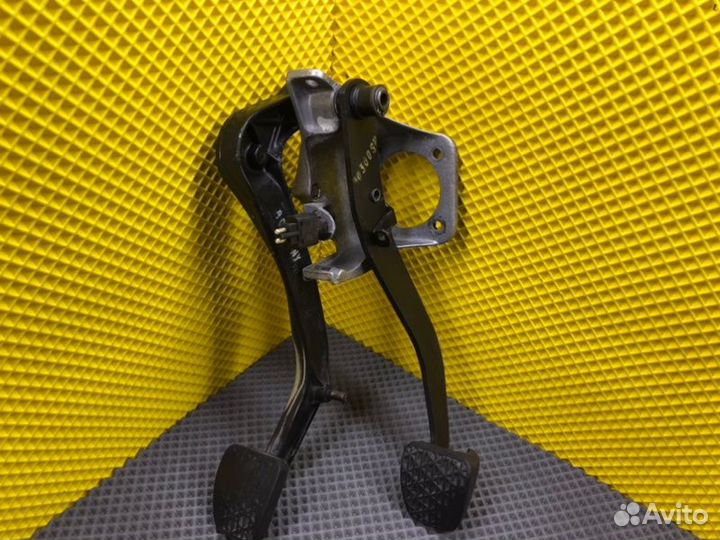 Педальный узел Mercedes-Benz S124 M102.963 1992