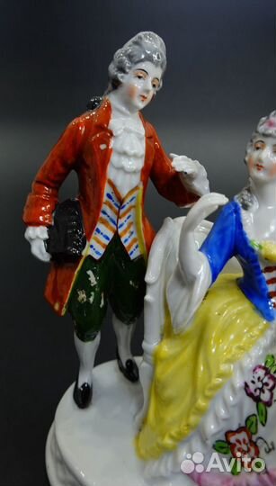 Старинная статуэтка Чаепитие фарфор дама и кавалер