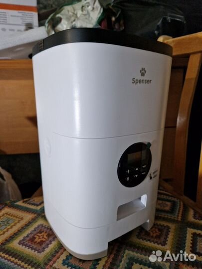 Автоматическая кормушка для кошек и собак