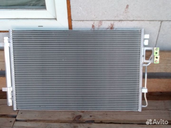 Кия Соренто Радиатор кондиционера 976062P600