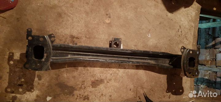 Усилитель бампера VW Гольф 5